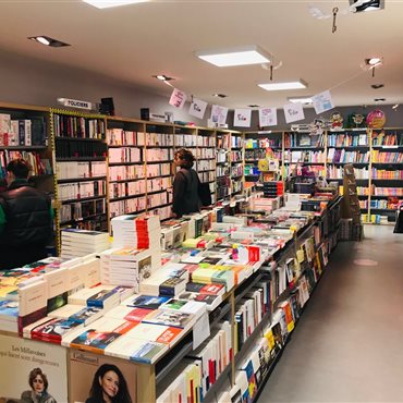 Livres jeunesses, bd, mangas, romans, librairie Millau